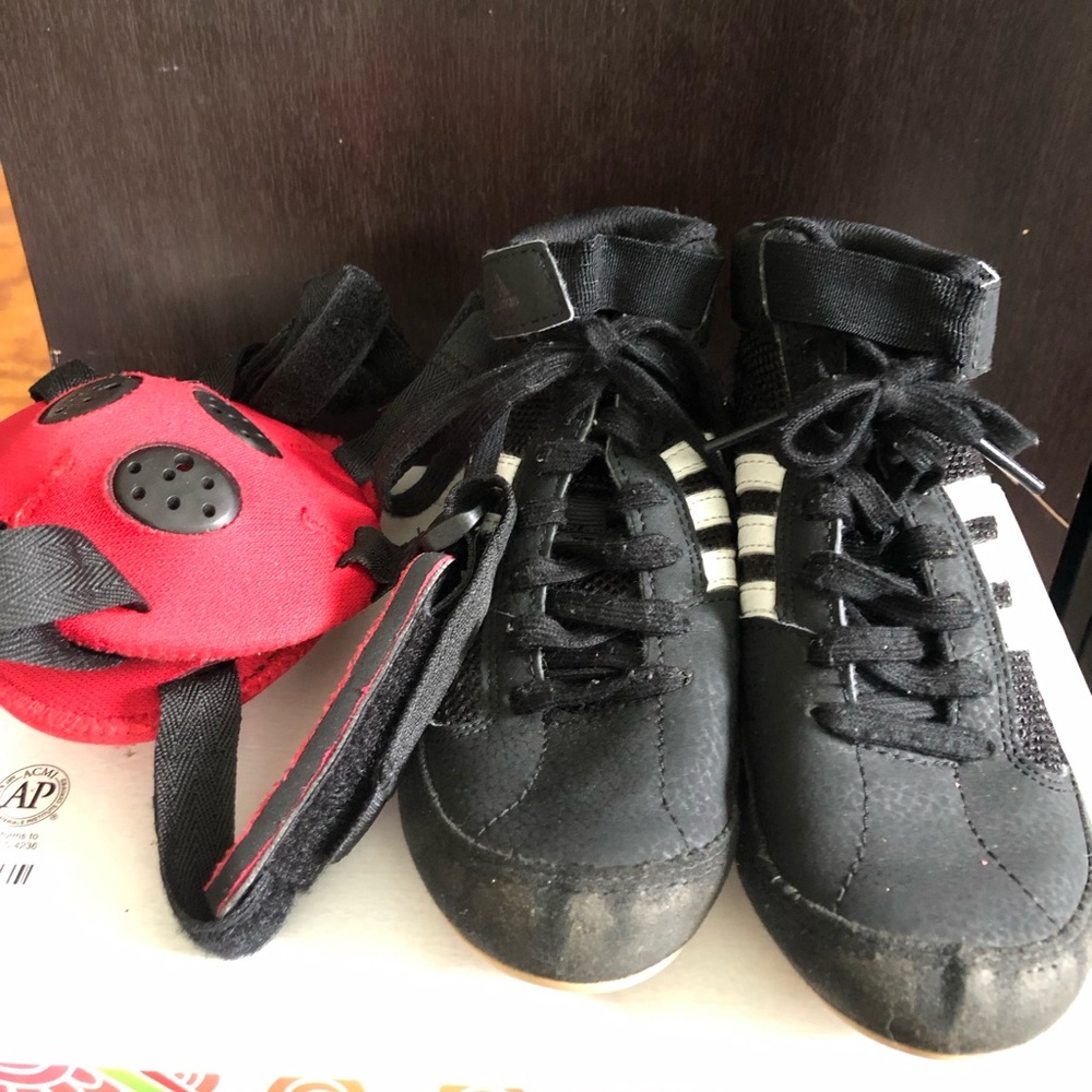 Kids adidas wresting shoes size 12k with headgear.